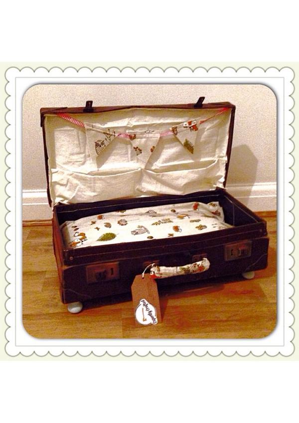 defunct2funk's tweet image. Upcycled vintage suitcase into a pet bed to suit cat or small dog. Commissions welcome! #iloveS #sheffieldissuper