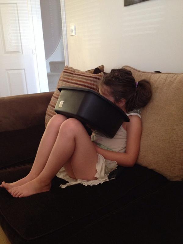 Nattie_87's tweet image. #PoorlyChild #SicknessBug #SickEverywhere #GotMyCleanOn #NowSmellOfBleach 😷😷😷 #JustCallMeNurse 👷👷👷