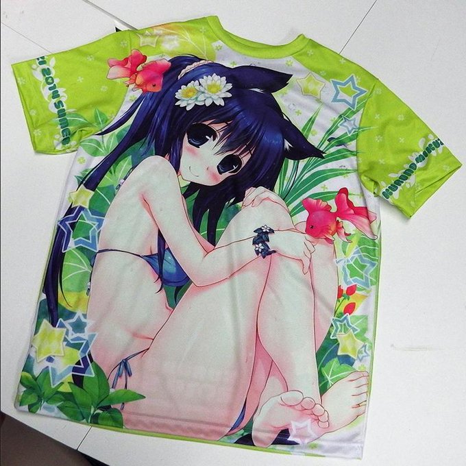 画像が何もないのもあれなので夏コミのTシャツです。個人的お気に入りです!悪魔っ子の時より布が変わって発色がよくなったり、袖のつなぎ目も業者さんに合わせてもらいました!今後また作ると思うので参考にどうぞ～。 