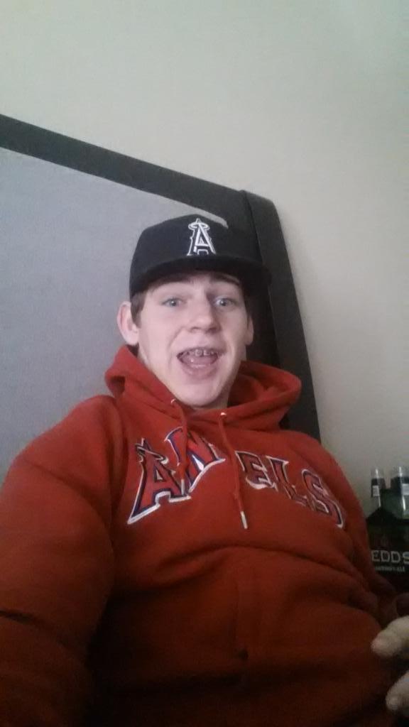SeasideSeanyy's tweet photo. A little Sunday selfie cause it game day! #LetsGoAngels #OctobeRED http://t.co/v0nGBhFkdG