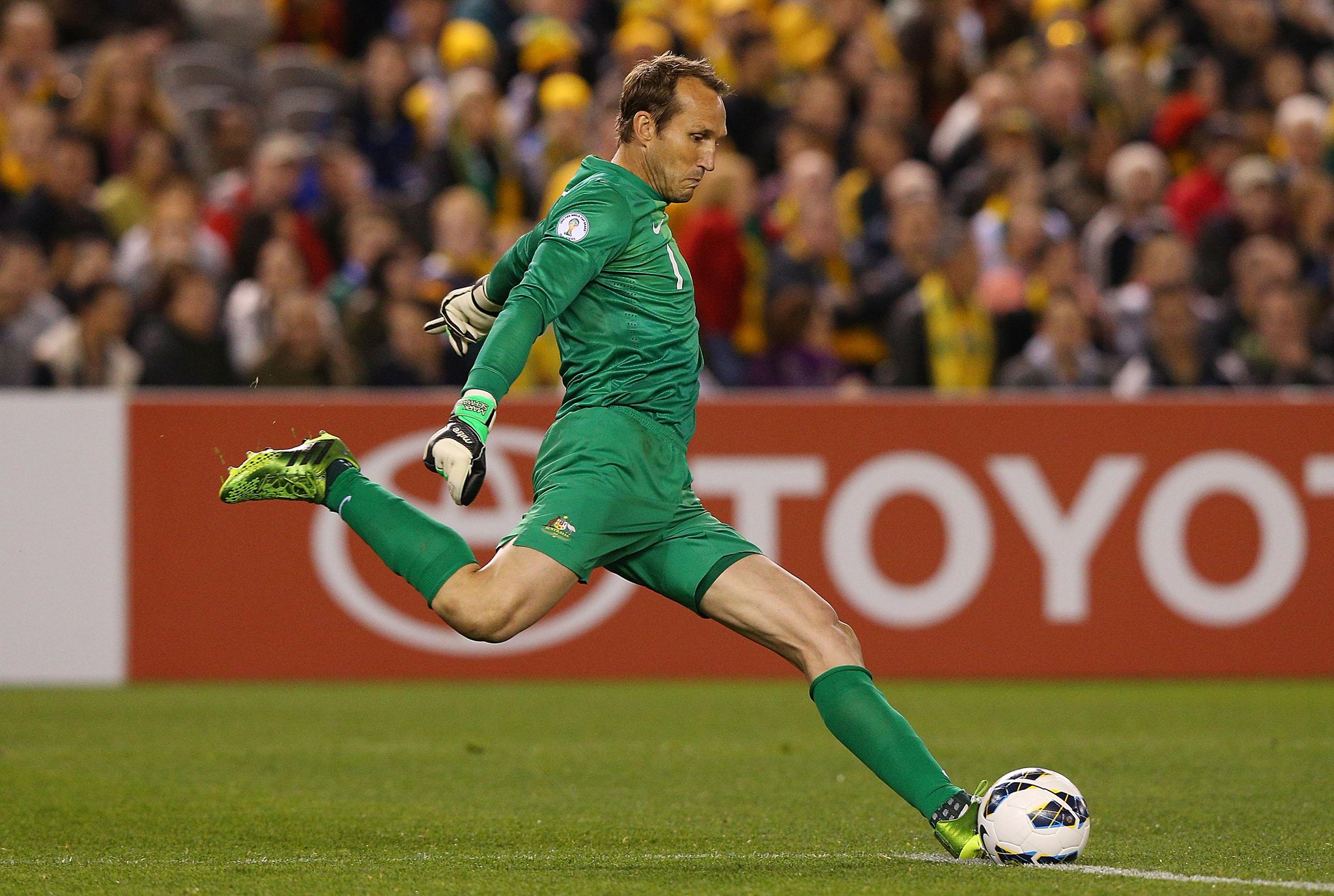 Happy Birthday to legend & PFA Alex Tobin Medalist Mark Schwarzer. Have a top day. 