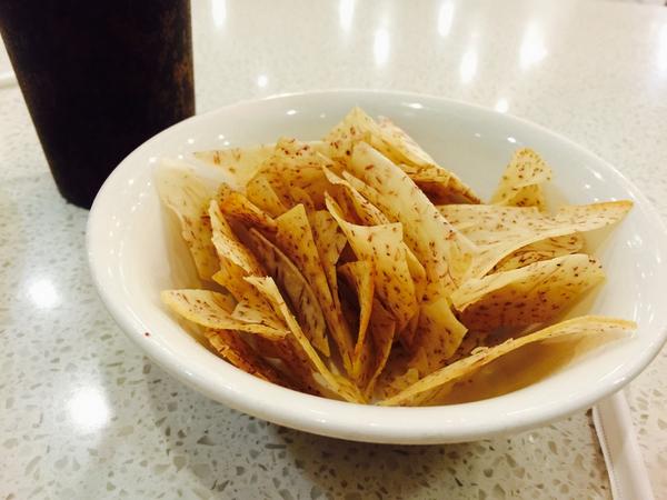ayup34's tweet photo. Taro chips!! #tastelikebuttersoyummyaddicting http://t.co/gJoCTDqU9V