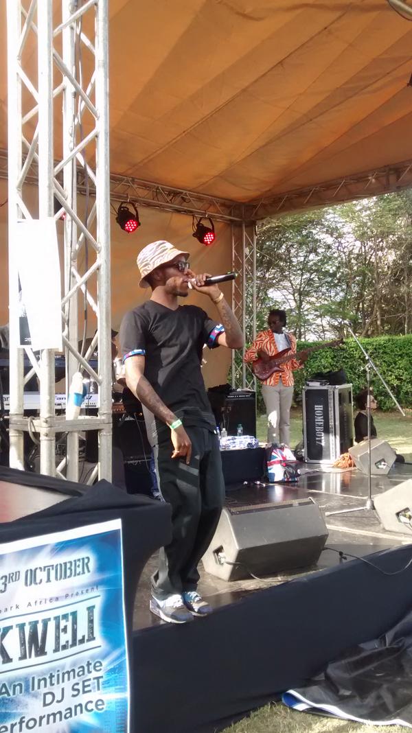ENZIfootwear's tweet photo. Mr. @TAIOKENYA rockin the mic @blanketsandwine in his ENZI V-neck #ENZIfootwear #Mofti #CampMulla http://t.co/Lugm8U0mGh