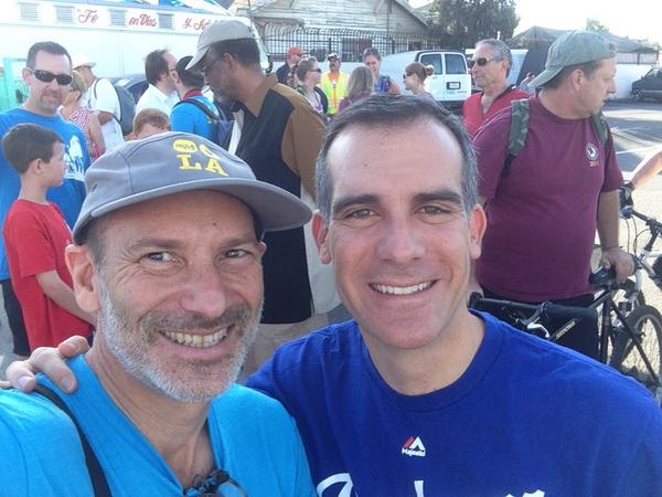 aaronpaley's tweet photo. Thanks @mayorgarcetti for helping to make this year's @CicLAvia #ciclavia a reality!!! http://t.co/FnhsjnyRK3