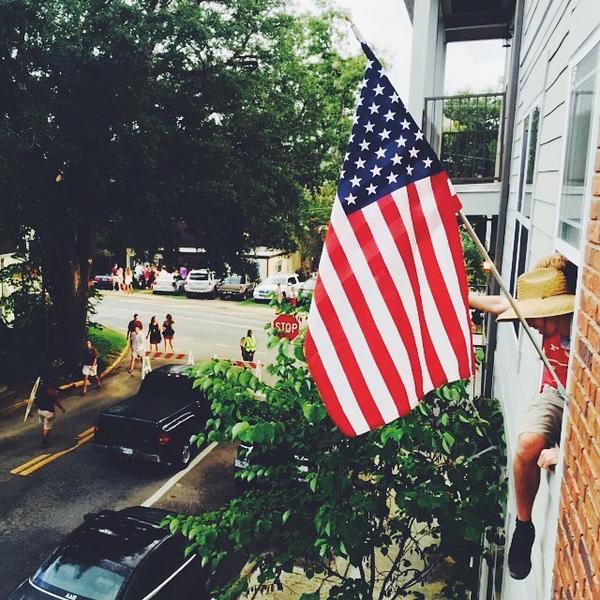 CollegePlaceFSU's tweet photo. Perks of living at The District: People watching on gameday. #moveinmoveup Photo cred: @chrisrmatos http://t.co/eDDOo0VOPT