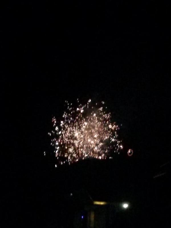 meinderturk's tweet photo. Helaas geen vuurwerk in de ArenA vandaag.. Maar wel weer boven Urk! Klasse weer at @vuurwerkshow10 hele vette pot! http://t.co/q9MFW9q5M0