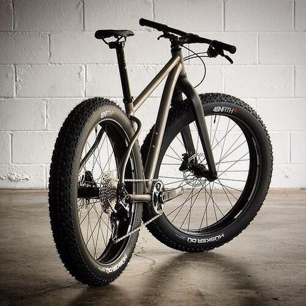 BikesbridgeBeer's tweet photo. #fatbike #bicycle #mountainbike http://t.co/m703t9Pupi http://t.co/rNeadZzrLf