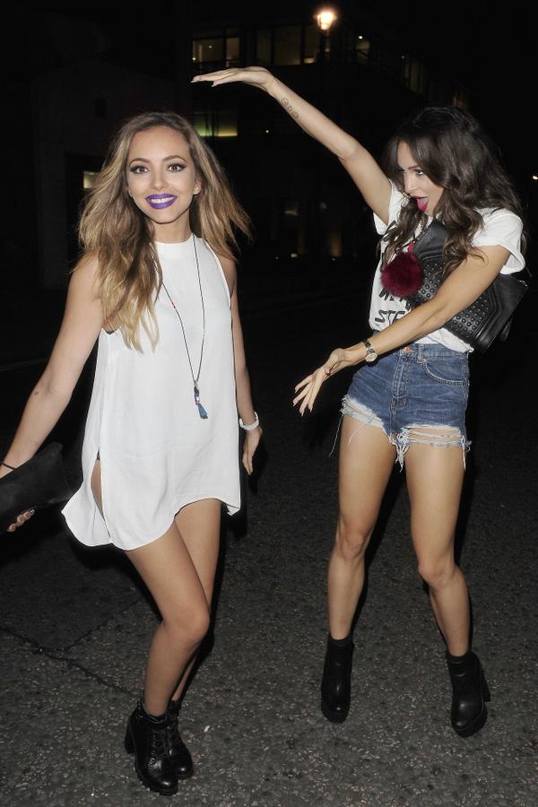 LMFranceUpdates's tweet photo. Jade et Danielle Peazer quittant le Whisky Mist hier soir - Londres - 04.10.2014 #5 http://t.co/Us3ZkOCM2P