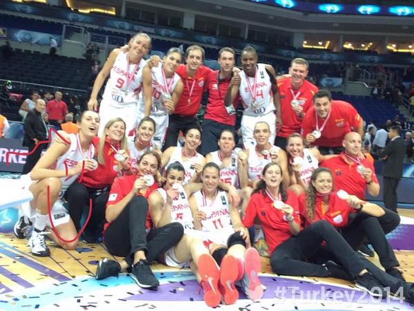 valenciabasket's tweet photo. Gracias por hacernos soñar 
#SelFem http://t.co/cl6Jegg7wf