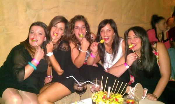 yoli_rodricalde's tweet photo. Ultima noche @TerrazaZyanya. De lujo!! http://t.co/XClcoheYu4