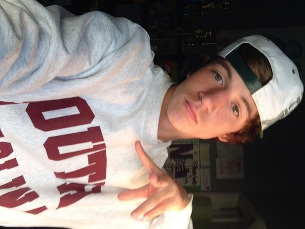 noahshack's tweet photo. RT for a goodnight DM / Follow http://t.co/svVm5W9NPA