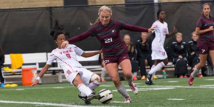Women's Soccer -- Defense reigns for a second day at Ron Joyce Stadium: marauders.ca/news/2014/10/5…