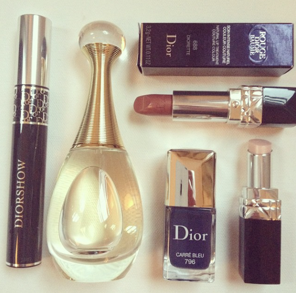 LubnaAgha's tweet photo. @davelackie We draw tomorrow for this Dior J'Adore set! To enter, follow @davelackie & @NinaWmakeup & RT #jadoreset http://t.co/JIEqu16e1A