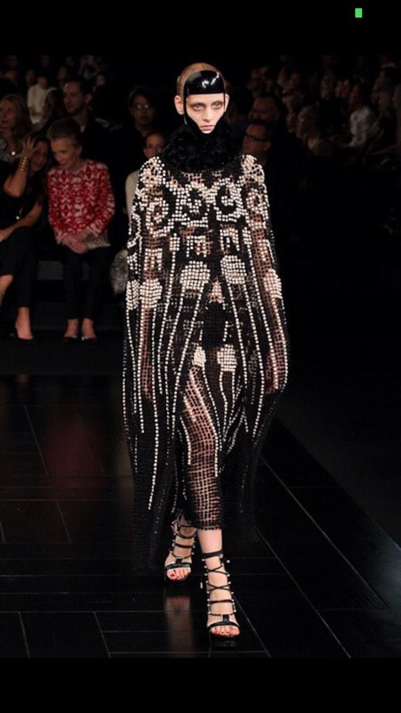 collection_snap's tweet photo. Alexander McQueen
#fashion #pfw14 #collection http://t.co/OneyBGvmTq