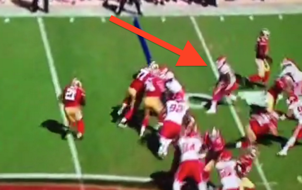 BleacherReport's tweet photo. VIDEO: Chiefs' rookie LB Dee Ford wants nothing to do with 49ers RB Frank Gore http://t.co/bu5pfVys1w http://t.co/zeH13cTwAT