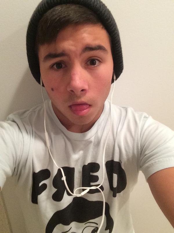 AdamKazm's tweet photo. Me living my #relateablelife! http://t.co/QBQwQGxxET
