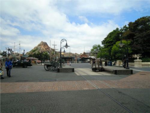 あいす Happiness ディズニー豆知識 1年間の中でディズニーリゾートが最も空いている時期は1月中旬から1月下旬頃 スペシャルイベントをやっているわけでもないし かなり寒い時期 更に正月休みも終わりの時期で 行くならオススメ T Co