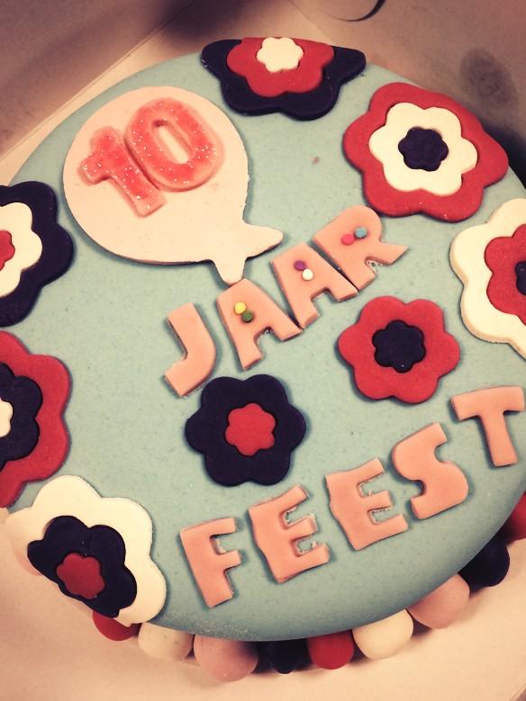 Vandaag is #dagvandeleraar, deze maand bestaat het schoolgebouw 10 jaar... #feest #taart.
Van een betrokken ouder.