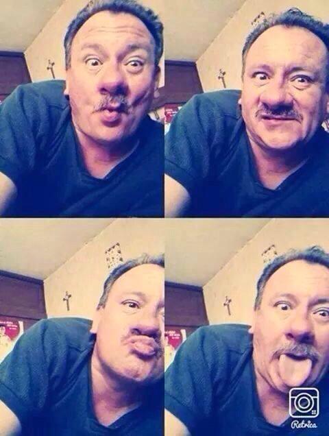 —Papá, ¿No has visto mi cel...
—