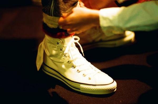 fashionsnap's tweet photo. ファセッタズム×コンバースオールスター 表参道GYREにボックス型限定店 http://t.co/cTJVA4u3EV http://t.co/jsnZiseJM4