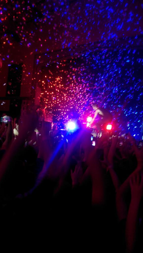Ryan_Luck7's tweet photo. What a hell of a show! @twentyonepilots http://t.co/3hRd3NQJcP