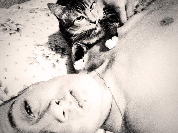 Ibejessew's tweet photo. Kittay http://t.co/GArCujLy36
