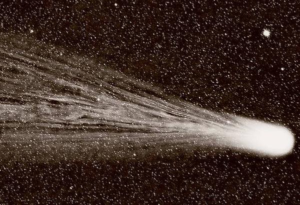 Independent's tweet photo. Halley's Comet is coming back to the skies this month after almost 30 years http://t.co/XyBMddGlgf http://t.co/Gn2Zpb4ePX