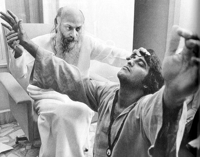 Happy Birthday Vinod Khanna, a rare pic in Osho Ashram with him..! 