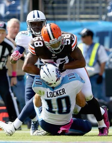 HawaiiBrownsHui's tweet image. Here's an interesting angle on Kirksey's hit on Locker ...  #Browns