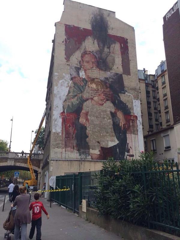 New large scale Street Art by Borondo in Paris, France. 

#art #mural #graffiti #streetart
