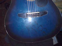 mariswarriors's tweet photo. “@teej0309: Ang cute ng autograph nya! The guitar is now a collectors item! <3 

ctto. http://t.co/IvGOoHMyzU”