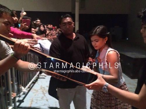 mariswarriors's tweet photo. “@teej0309: Ang cute ng autograph nya! The guitar is now a collectors item! <3 

ctto. http://t.co/IvGOoHMyzU”