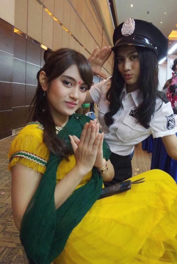 MelodyLaksani's tweet photo. Indihe dan polihe. http://t.co/Anr6hETh7E