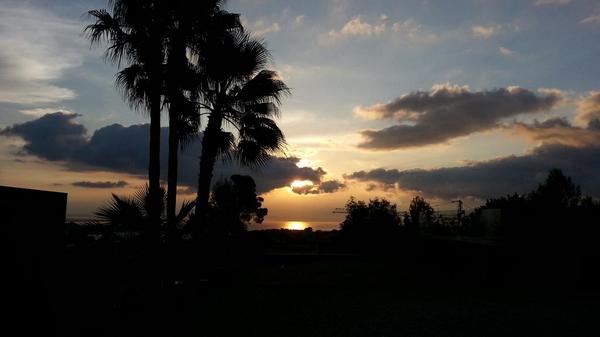 tugyto's tweet photo. Y qué bella amanece #Mallorca #MallorcaFeelings
¡¡ A por el lunes que nos lo comemos !! http://t.co/RZj1gptypi