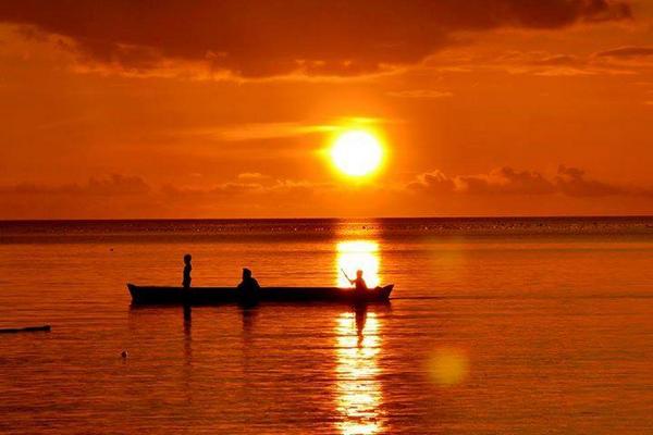 MALUKUSATUDAR4H's tweet image. #Sunset di Pantai Pasir Panjang, Tual #Maluku 

(Photo by: Evendy Vailavan)