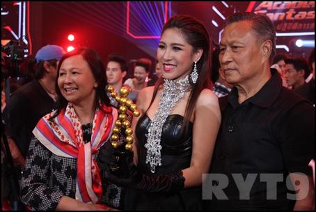 chillwonpai's tweet photo. เอม V12 คว้าแชมป์หญิงคนที่ 3 จากเวที AF11 http://t.co/QfkWtpXDjk #af11final http://t.co/UqsSWRbbZ3