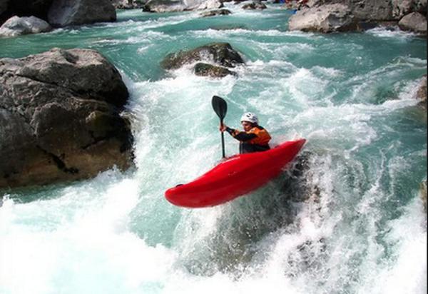 PlanetEarthPics's tweet photo. Extreme Kayaking http://t.co/BzlyeojEKh