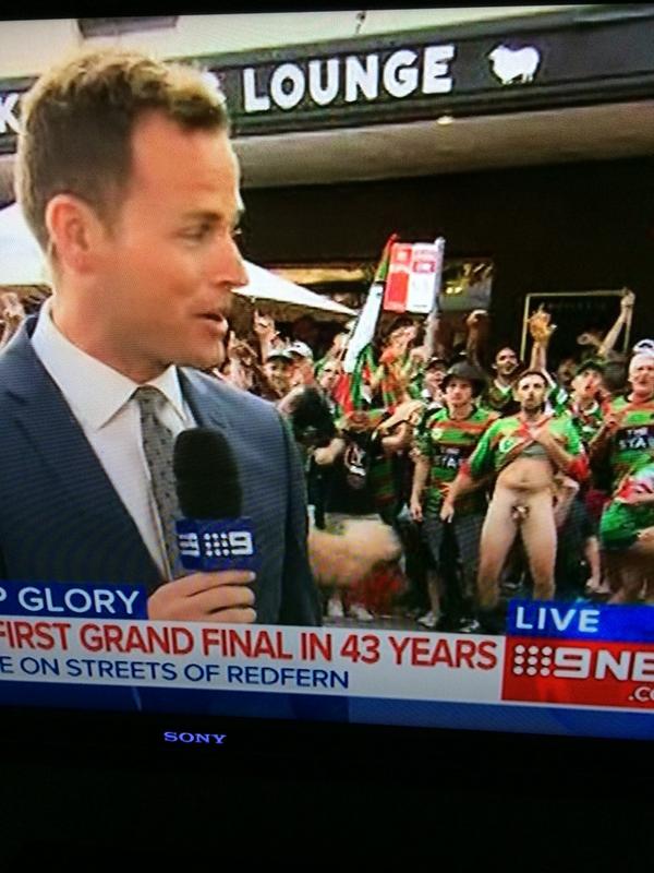 TheJoshParris's tweet photo. @Channel9 Great coverage of all the action from Redfern #Rabbitohs #freewilly #livetv http://t.co/wnUEOAODQS