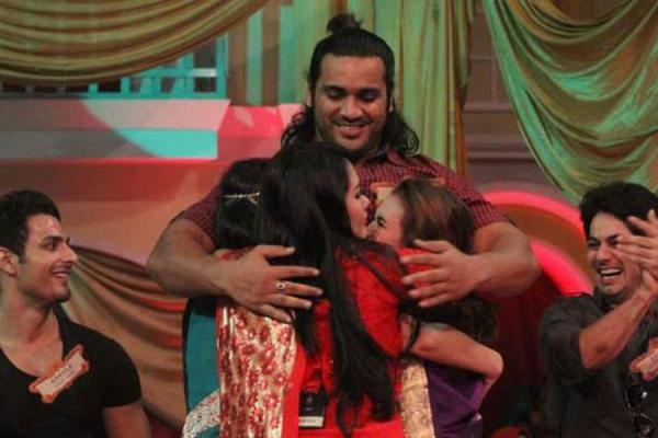 HaloSelebs's tweet photo. #lifstyle
Mahabarata Show, Ajang Perjodohan Ayu Ting Ting dan Shaheer Sheikh
http://t.co/aK5SEqsfjq http://t.co/7EjkTZDgAp