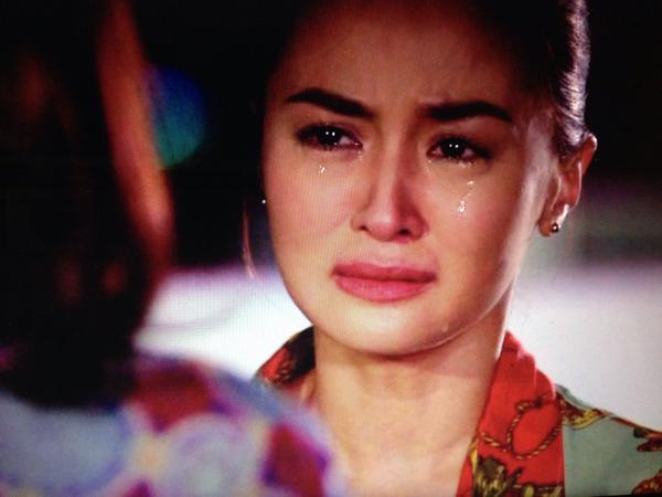 cheleborja's tweet photo. 920pm po ang  #HiramNaAlaala #MahalKitaNanang ❤️ Maghanda na ng madaming tissue 😭😭😭 siguradong maiiyak kayo. 😭😭😭 http://t.co/HyW6d5MtV7