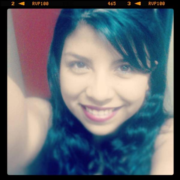 (8) Me enamoré, me enamoré... de tus ojitos lindos me enamoré...(8) <3