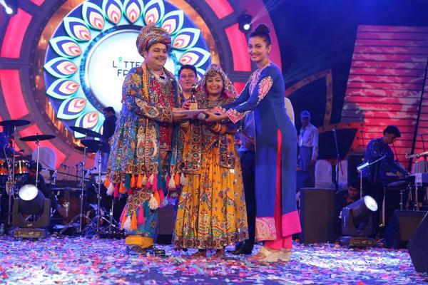 RangeelaRaas's tweet photo. Day 9: @GioneeIndia Best Dressed - Couple at #Rangeela Raas Garba #HelloCelebrations http://t.co/SbjlKXhJeZ