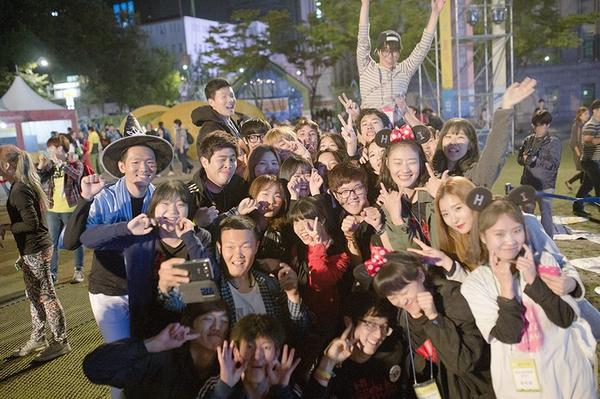 하서페 트윗터 김민정입니다!!! 매일매일 제 개인 sns보다 열심히 업로드햇엇는데 이제 그럴일이 없으니 허전하네요ㅜㅜ 지금까지 부족함 제 트윗봐주셔서 감사해용 내년도 기대해주세요 사랑해용여러분!(저는피쓰미니)