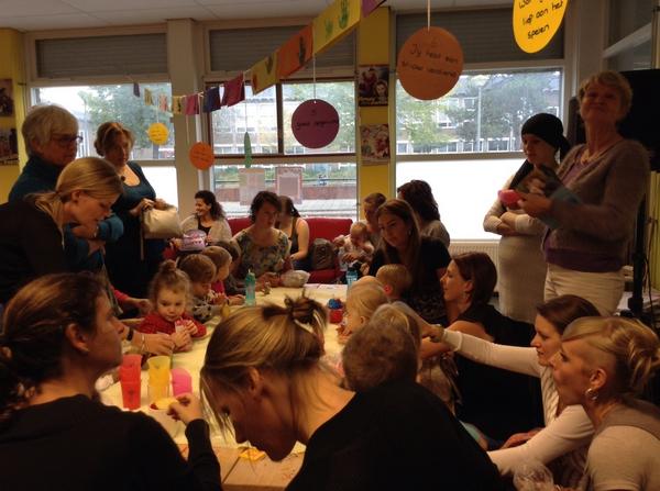 vdekwant's tweet photo. Stimulans voor ouders door leidsters #speelgroep en wijkverpleegkundige #jgz en #haarlemeffect #cjg in #degijz http://t.co/scb4V4LQ2h