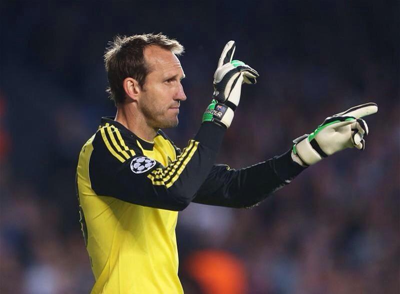 Happy 42nd Birthday to Chelsea goalkeeper, Mark Schwarzer! He is the oldest player to play in the Champions League! 
