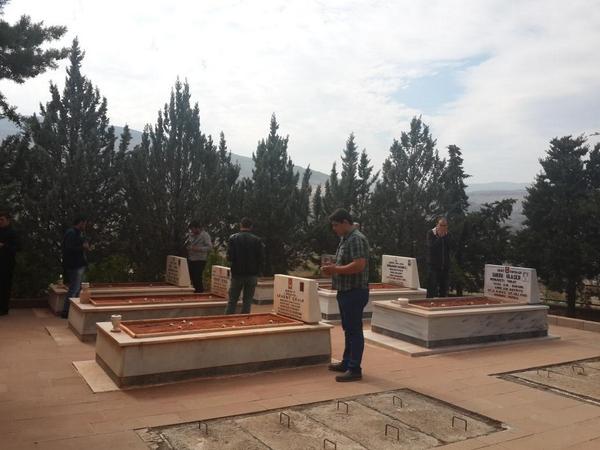 Şehadet şerbetini içmiş tüm Şehitlerimiz için #BayramdaZiyaretteyiz #GSBGM <a href="/SinanAksu24/">Sinan Aksu</a>