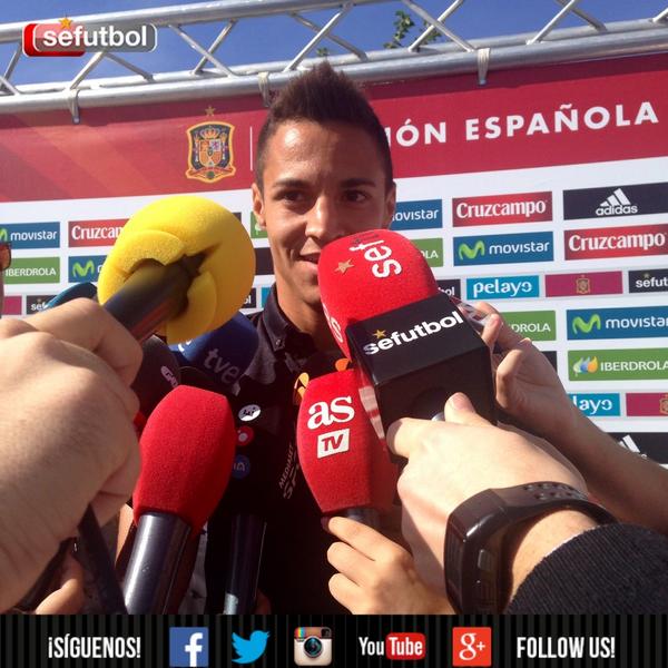 .<a href="/paco_alcacer/">Paco Alcácer</a> y <a href="/Rodrigo_M/">M Pilar Rodrigo Casanova</a>, internacionales del <a href="/valenciacf/">Valencia CF</a>, llegan a la concentración de la <a href="/SeFutbol/">Selección Española Masculina de Fútbol</a> #SEFlive