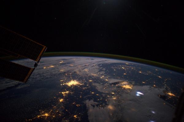astro_reid's tweet photo. Bright #Moon highlights the #USA near #Houston and #DFW early this morning. http://t.co/ObYGE2yupc