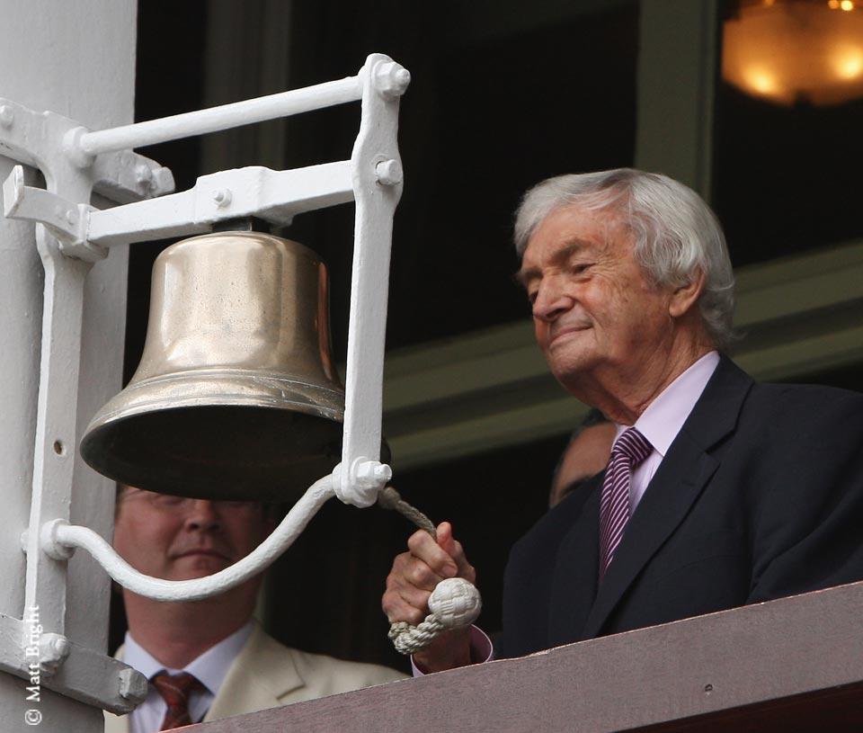 Happy 84th birthday to the legend that is Richie Benaud. May it always be 222/2: 