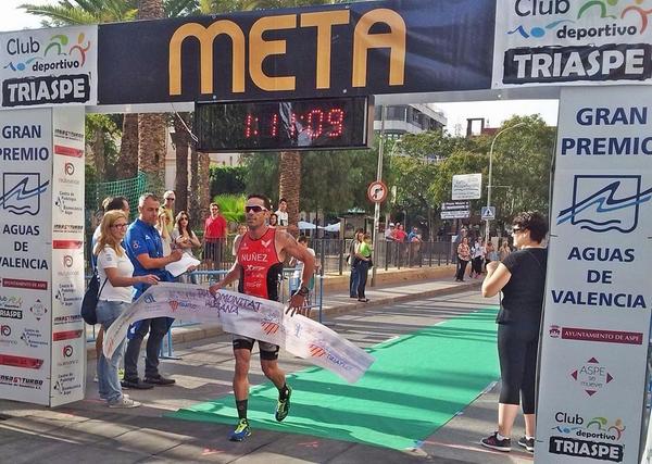 Viator_Es's tweet photo. JC Nuñez vencedor en Aspe en el Ducross Extremme
2ºpor equipos @TriatlonTiro  @_enriquebike   Felicidades !! http://t.co/dPtX8z1wvQ